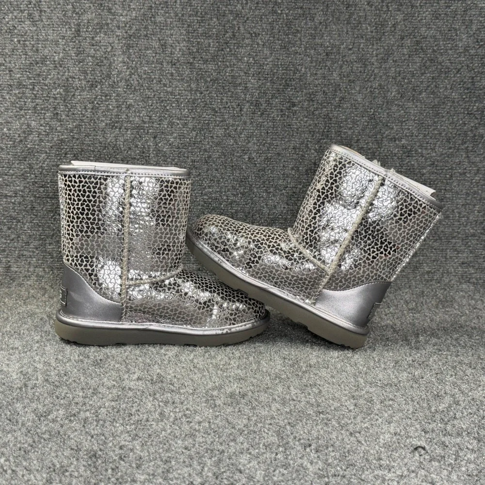 UGG Classic II Gel Hearts Winter Boots Kids 1 Grey Shearling Insulated Snow Shoe